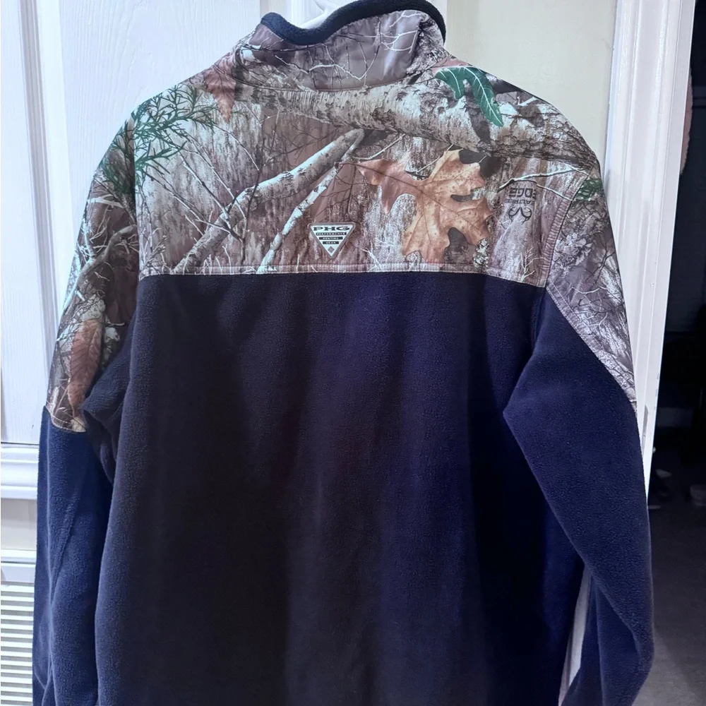 Columbia Men's Camouflage and Black Performance Pullover - Picture 5 of 5